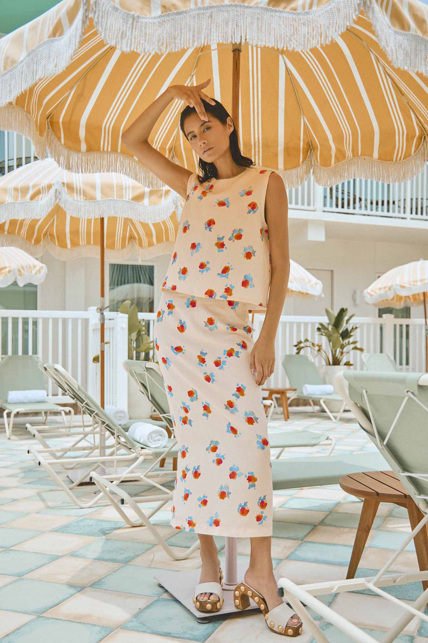 The Isla Skirt is fitted at the waist with a straight cut in a linen-blend watercolor floral print.