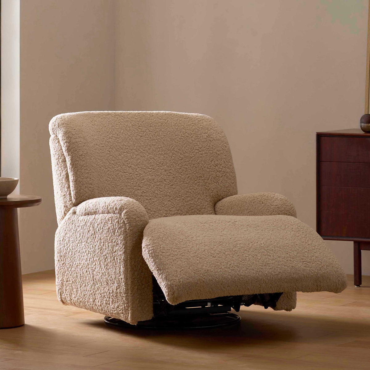 Winslow Extra Wide Recliner and Swivel Glider in Chai Shearling