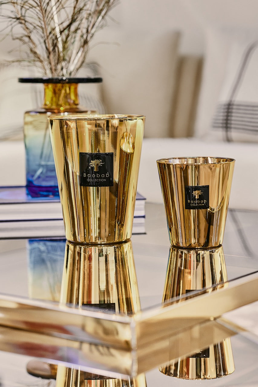 Front view of Max 10 Aurum candle showcasing metallic gold glass vessel reflected on a mirrored tray