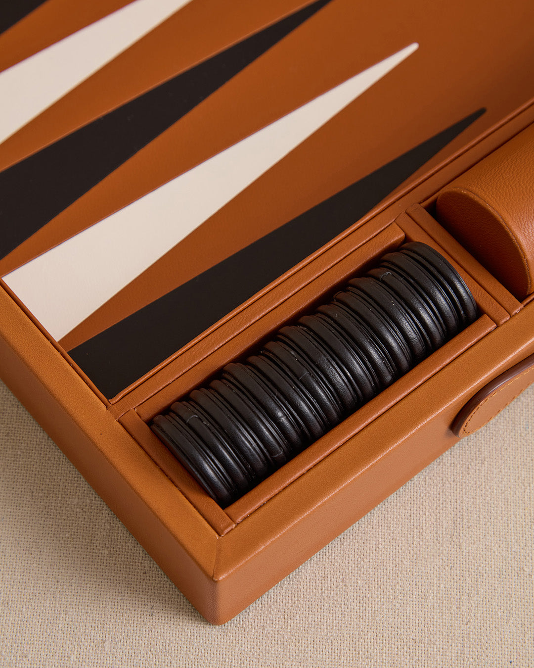 Rear Window Backgammon in Vacchetta Luggage