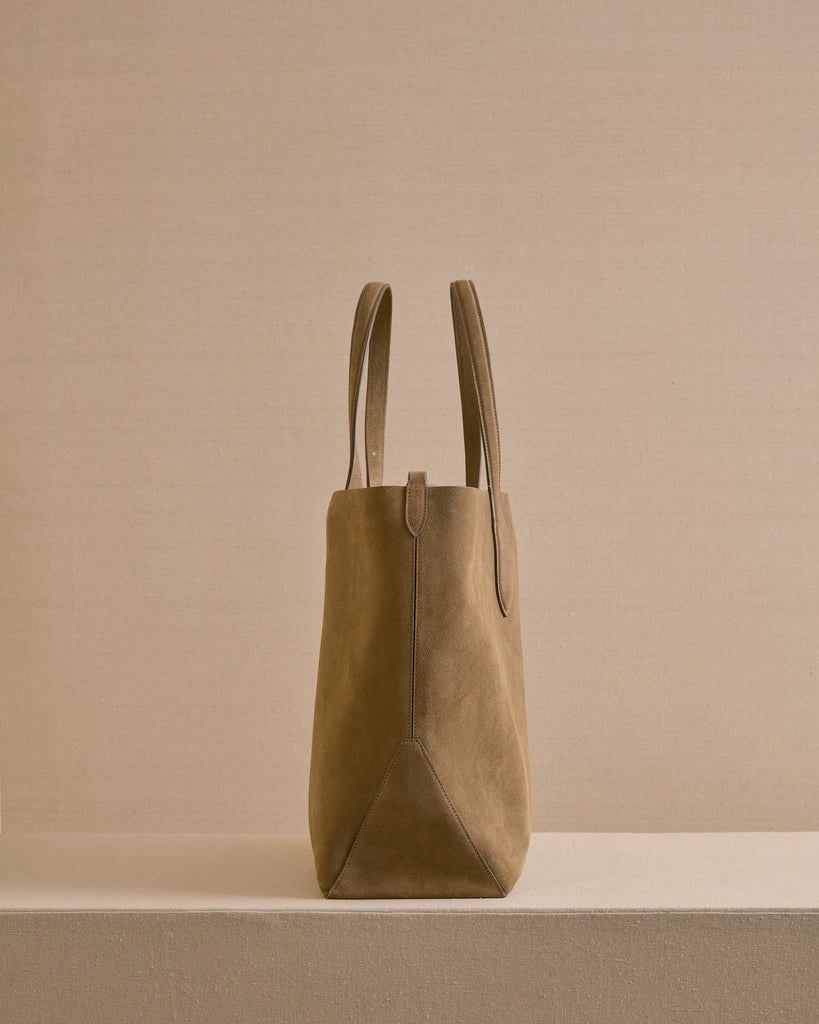 Eleanor 42 in Suede Mushroom