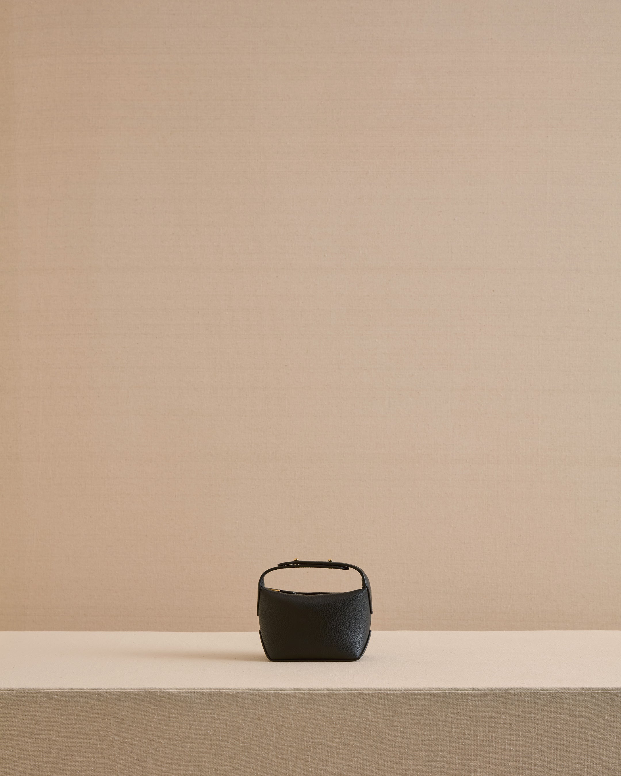 Mason 12 in Tumbled Grain Black