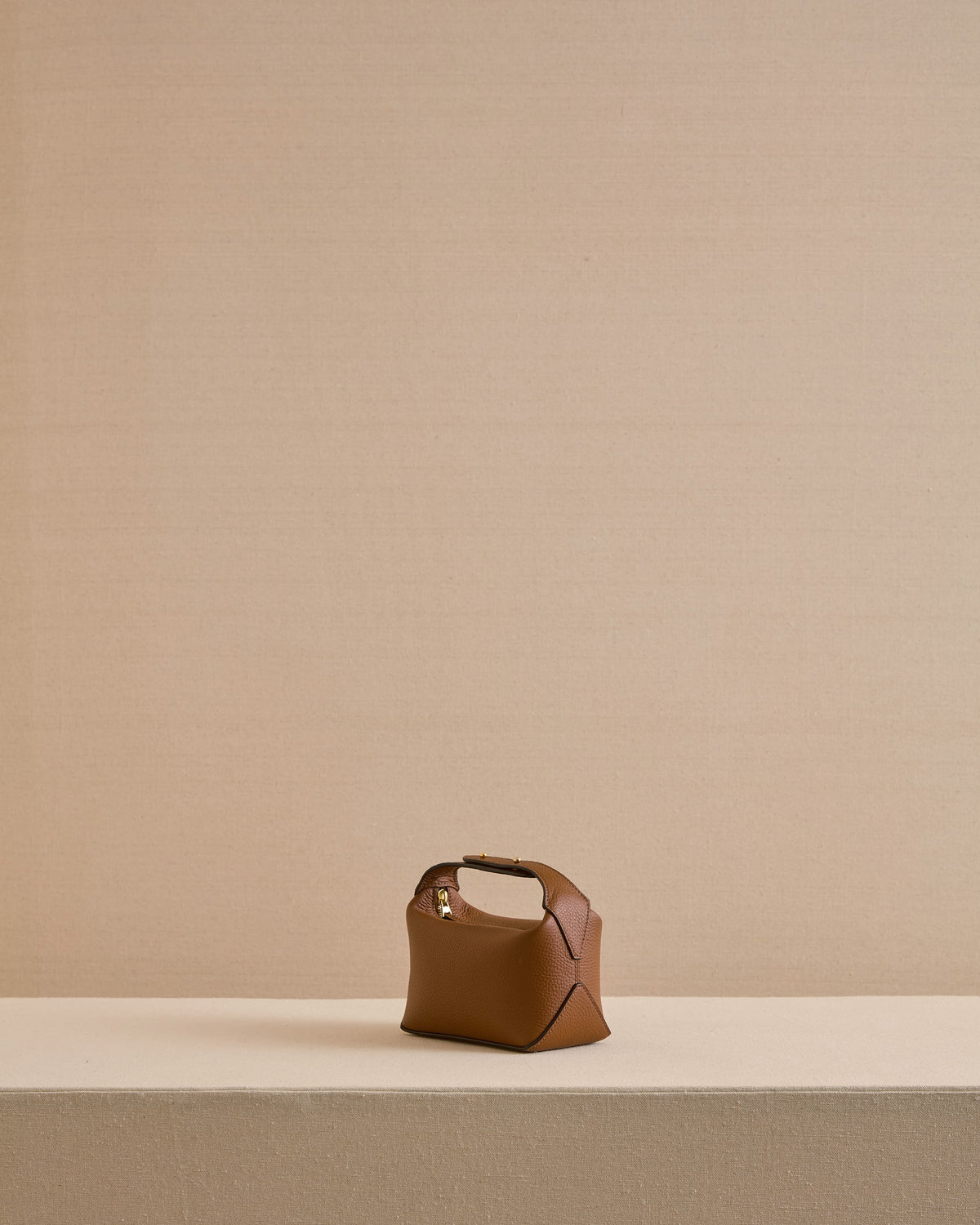 Mason 17 in Tumbled Grain Acorn
