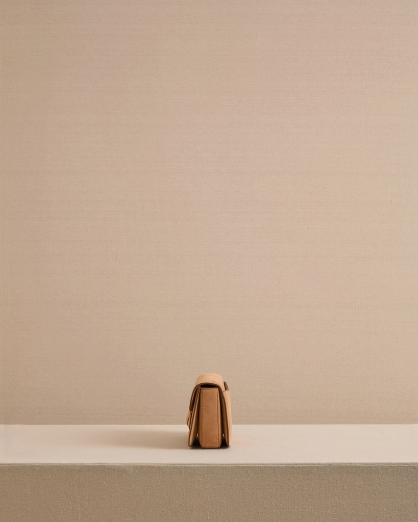 Romy Clutch in Suede Camel