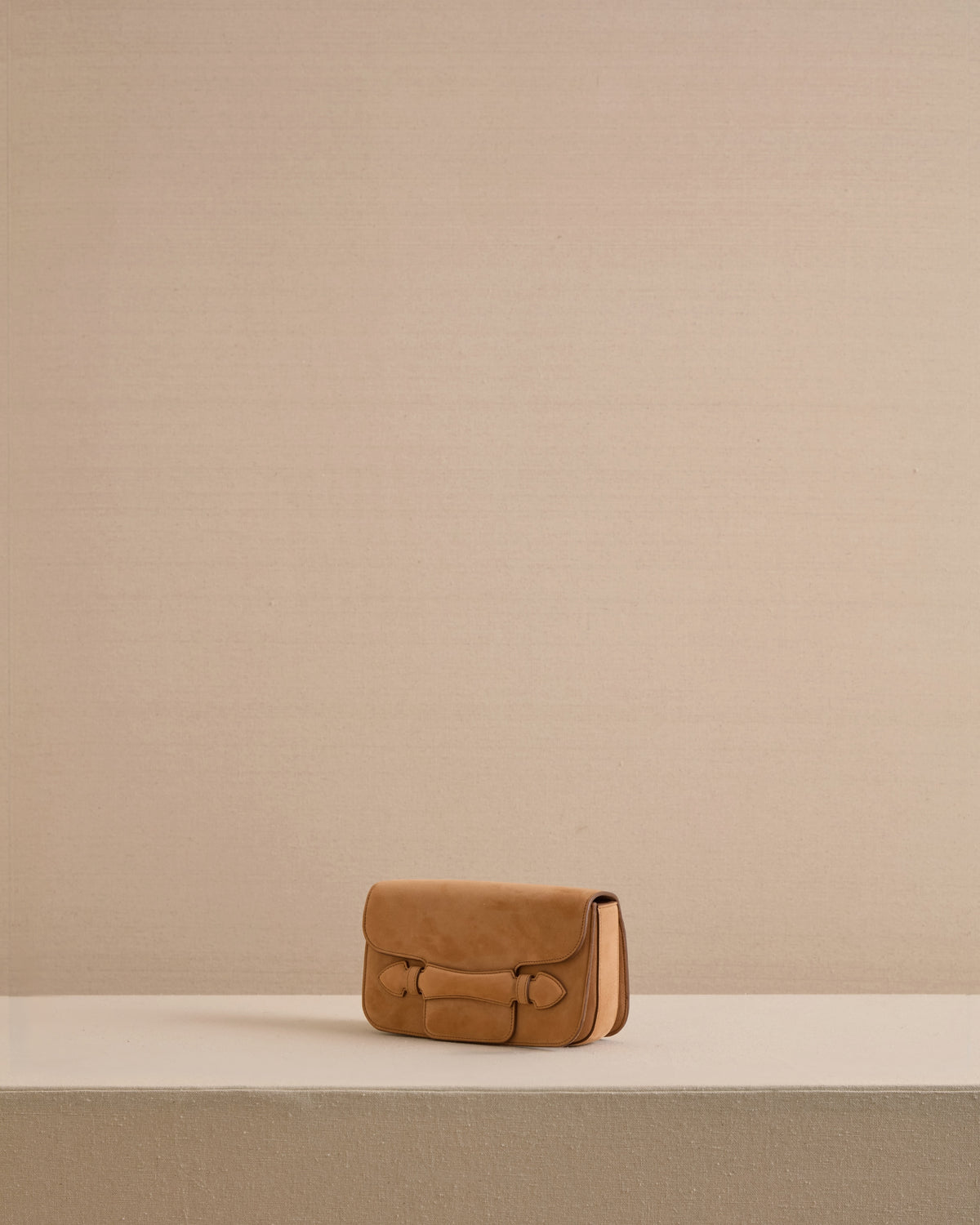 Romy Clutch in Suede Camel