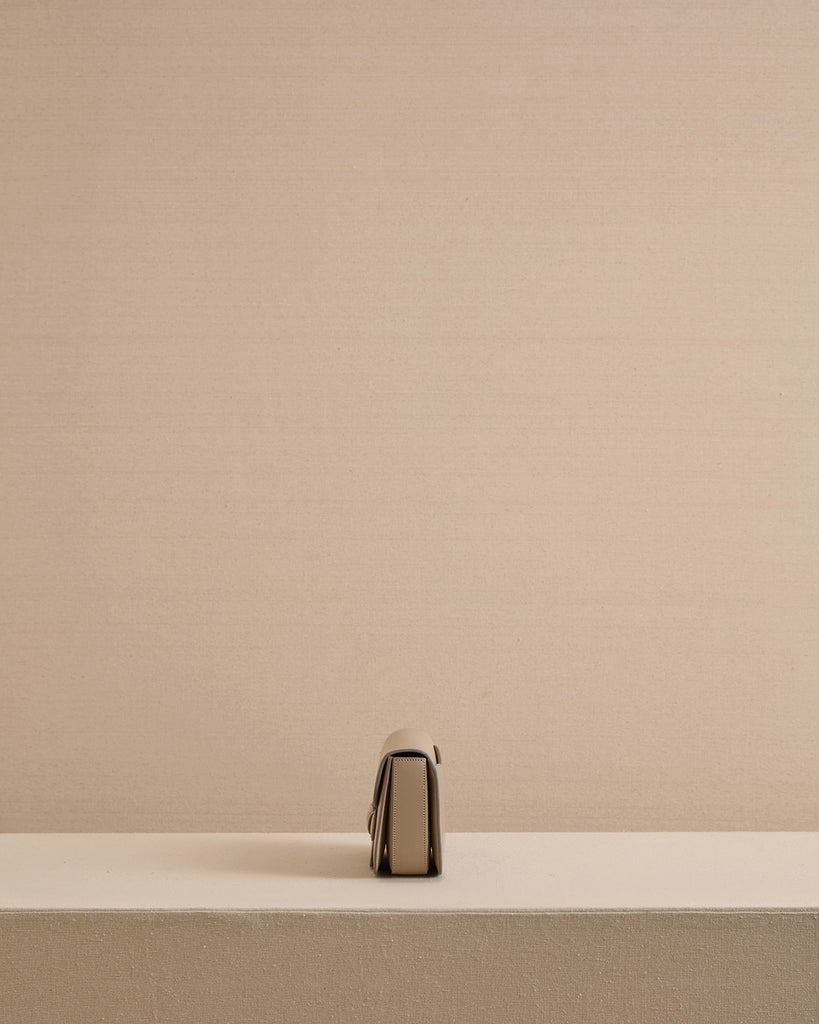 Romy Clutch in Vacchetta Mushroom
