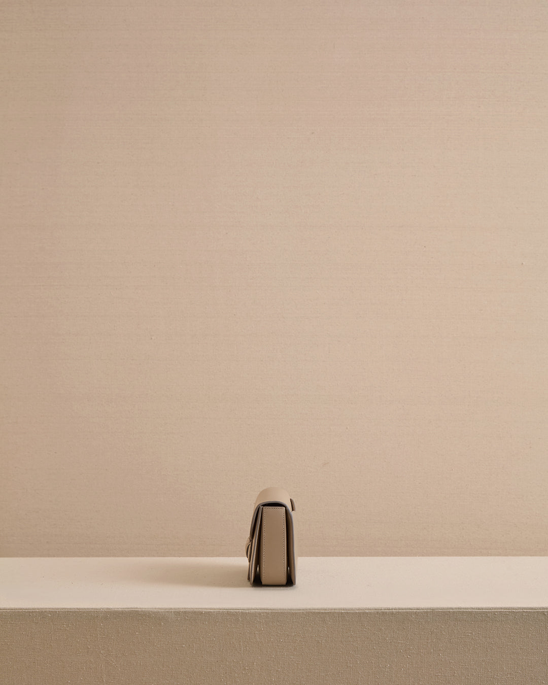 Romy Clutch in Vacchetta Mushroom