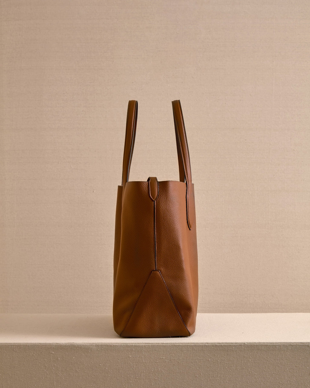 Eleanor 42 Tote in Acorn