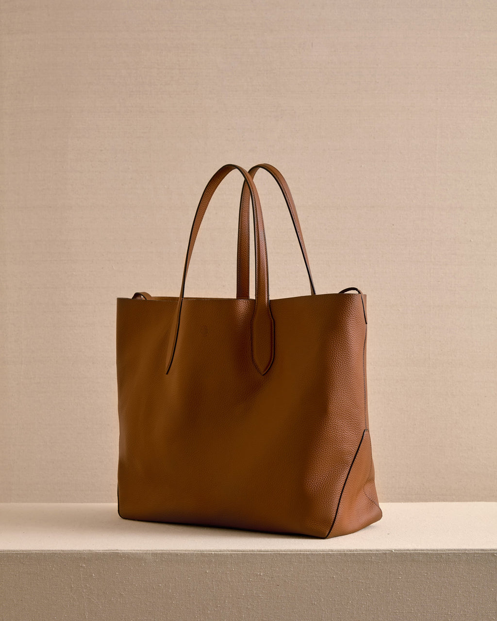 Eleanor 42 Tote in Acorn
