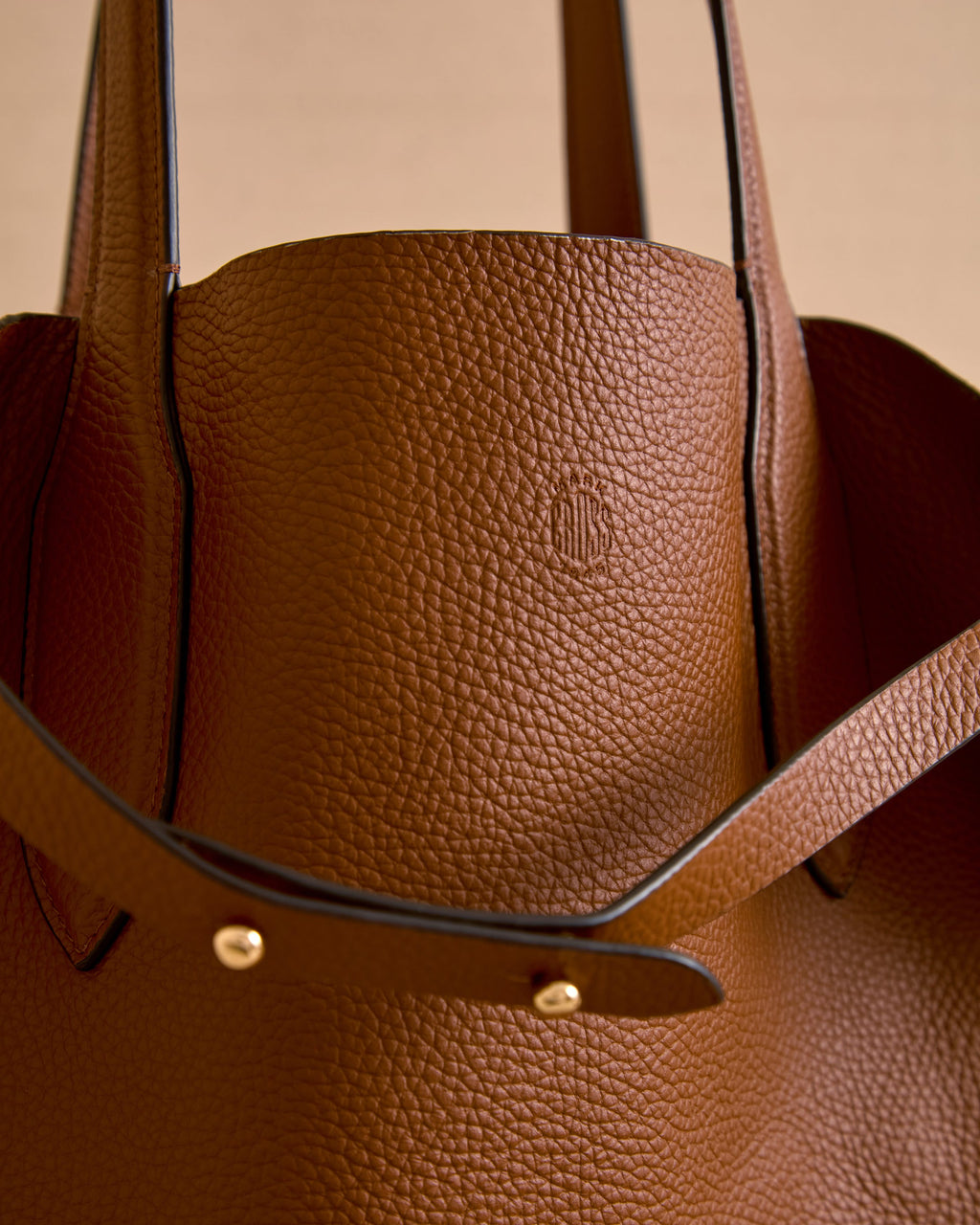 Eleanor 42 Tote in Acorn