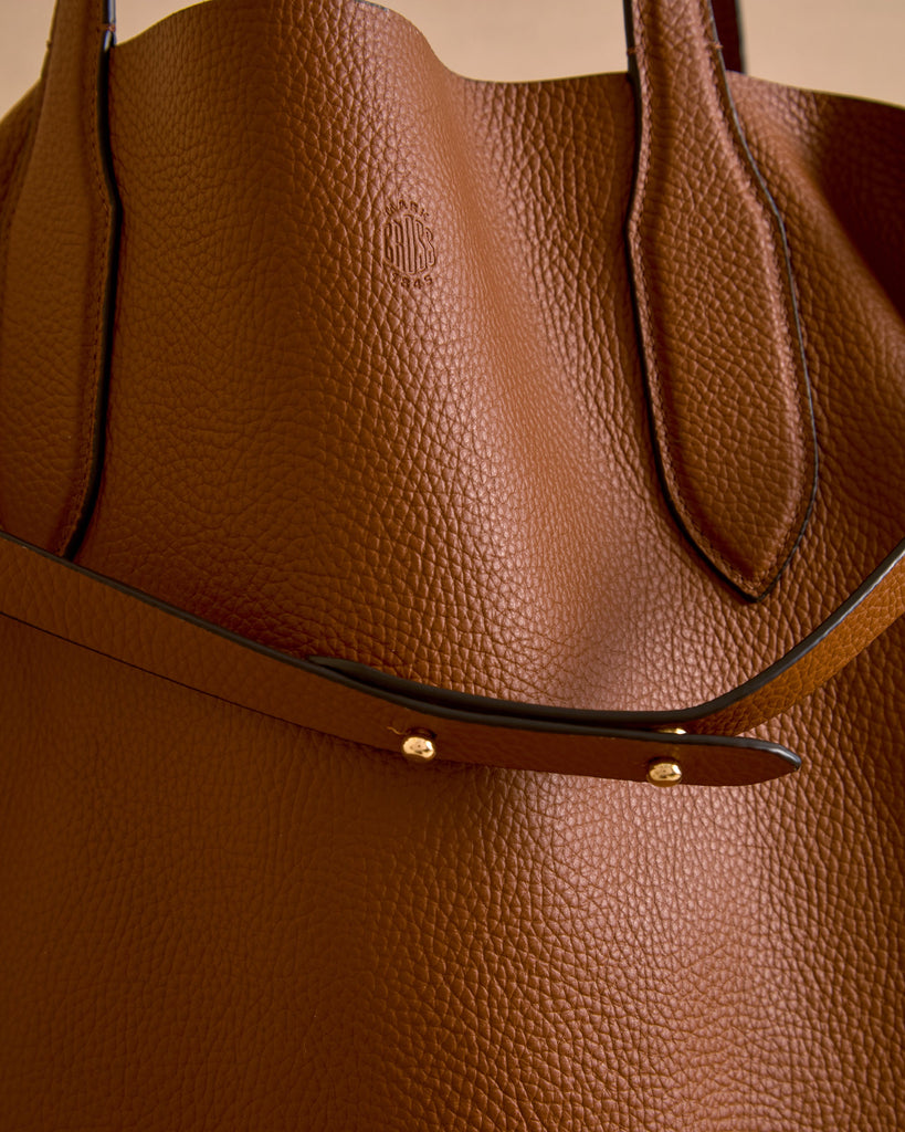 Eleanor 55 Tote in Acorn