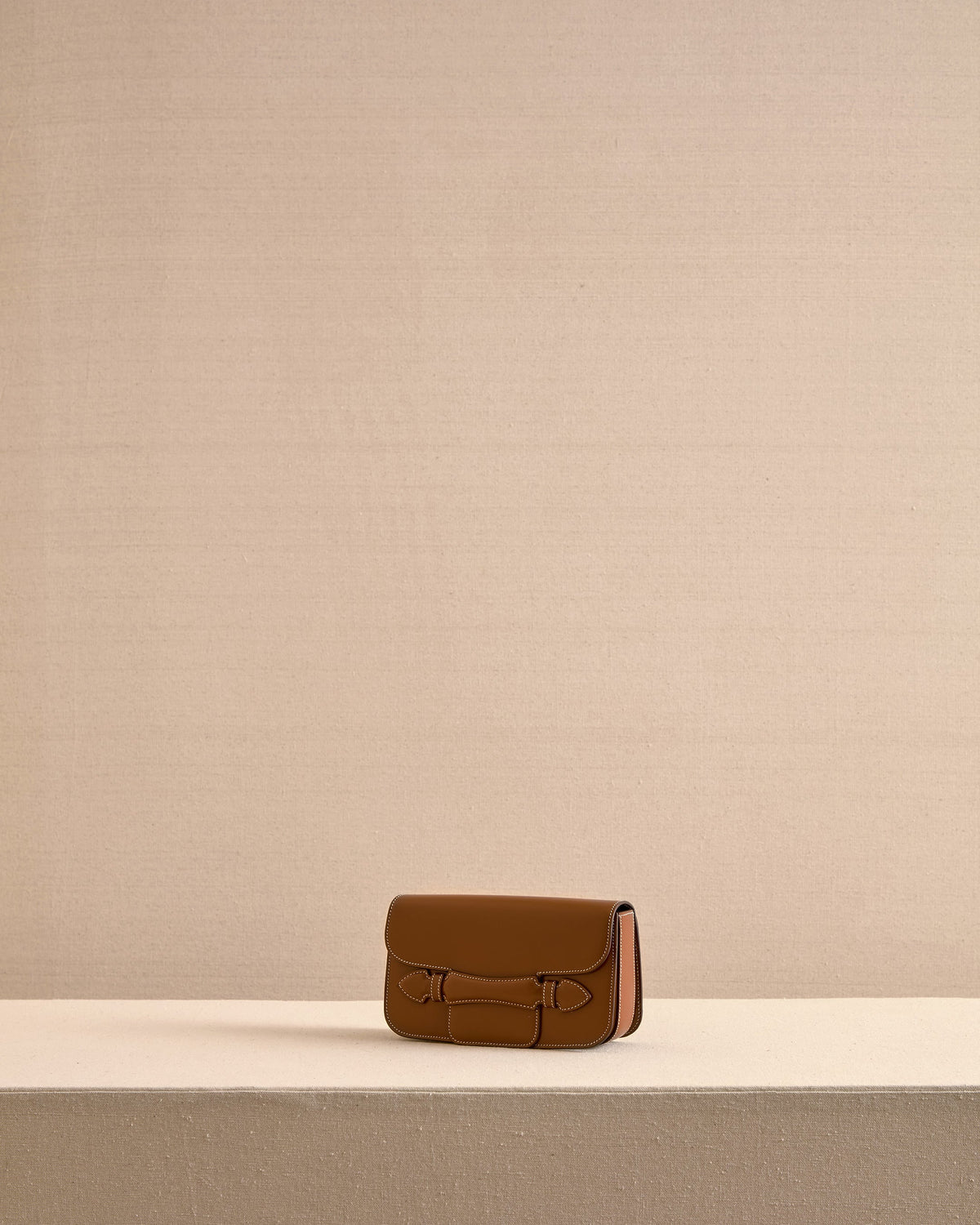 Romy Clutch in Acorn
