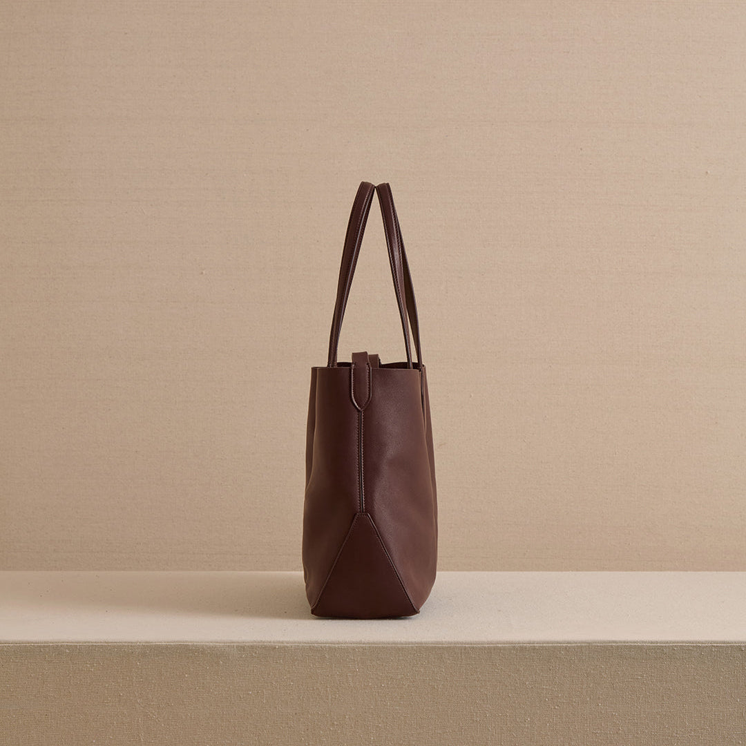 Eleanor 30 in Supple Soft Chocolate