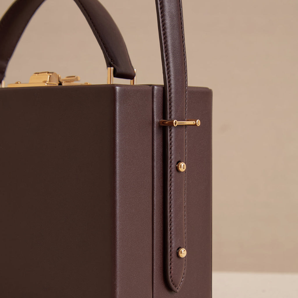 Grace 18 in Smooth Calf Chocolate