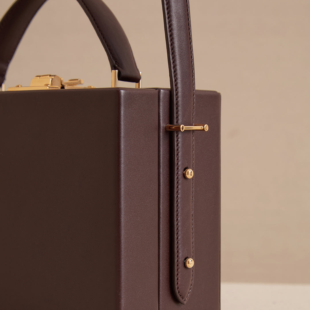 Grace 18 in Smooth Calf Chocolate