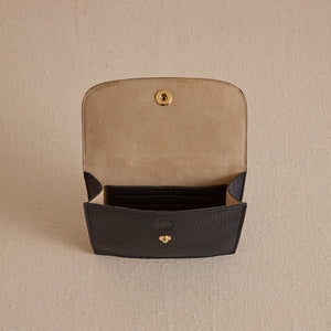 Skip 13 in Tumbled Grain Black