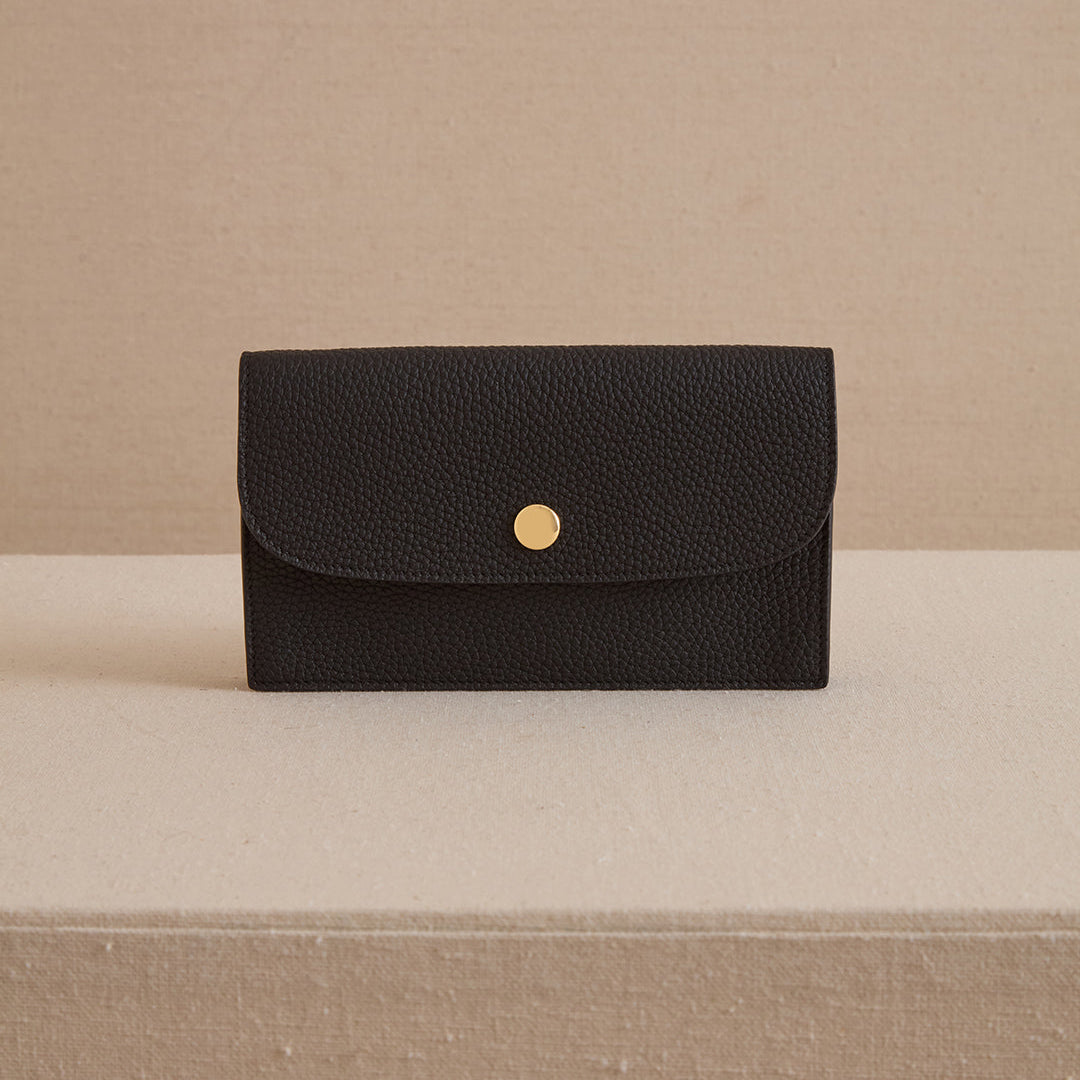 Skip 18 in Tumbled Grain Black