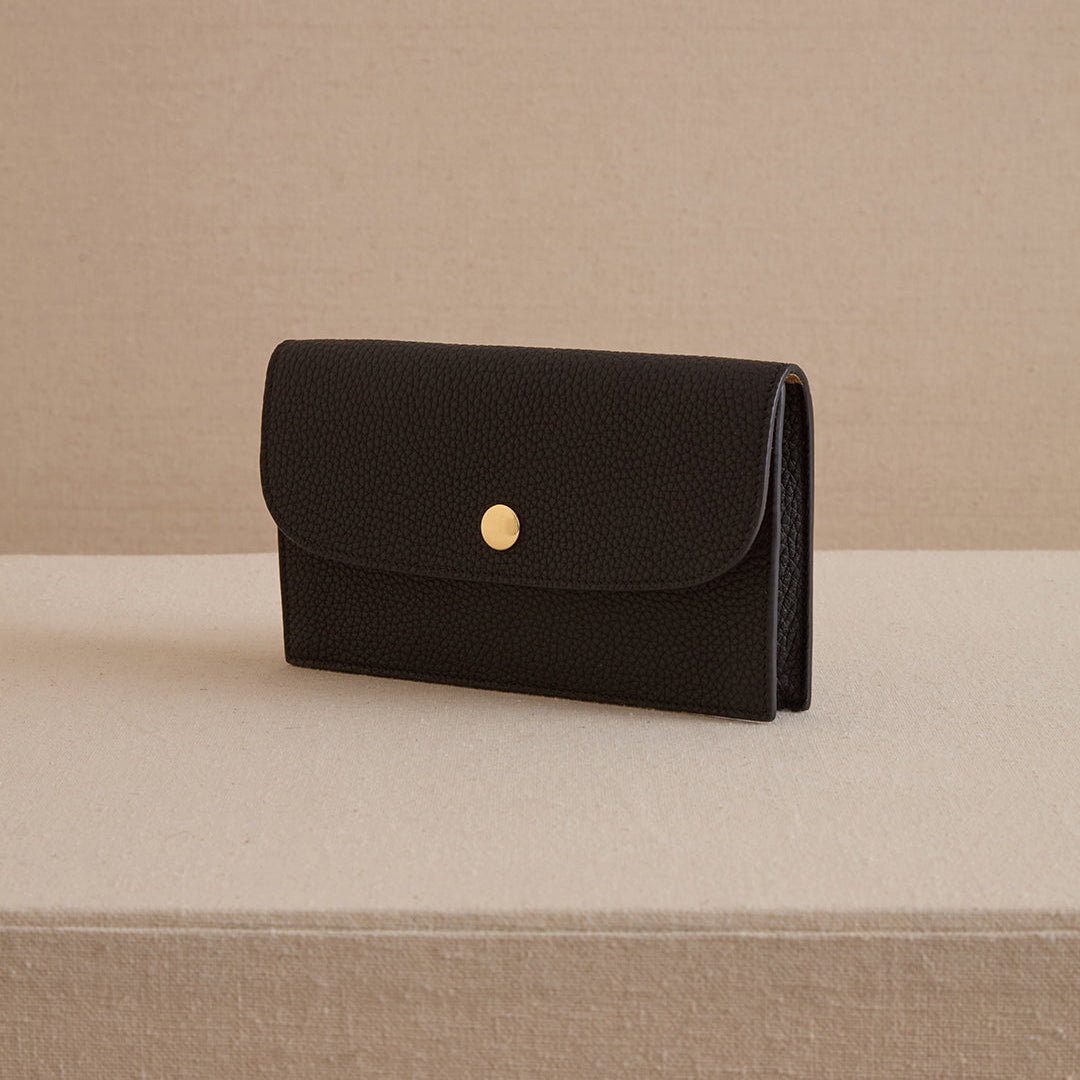 Skip 18 in Tumbled Grain Black