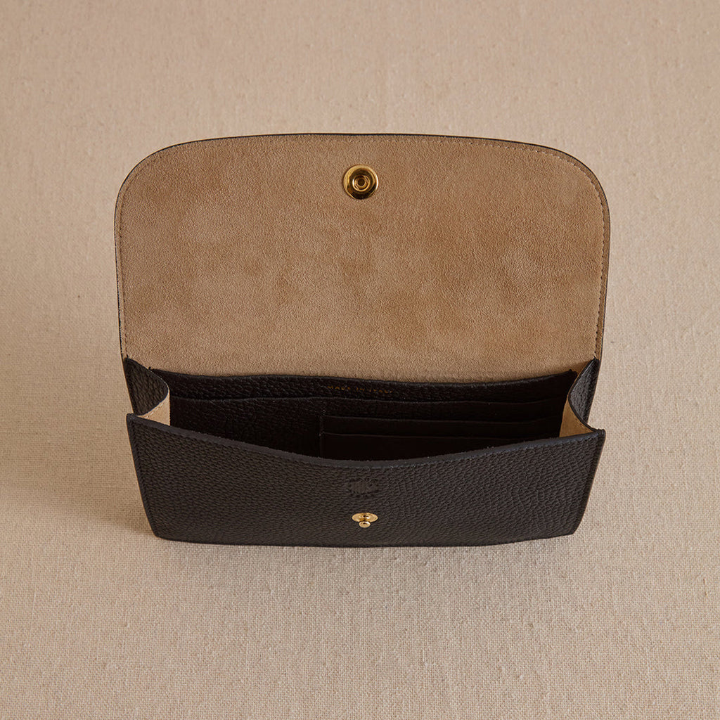 Skip 18 in Tumbled Grain Black