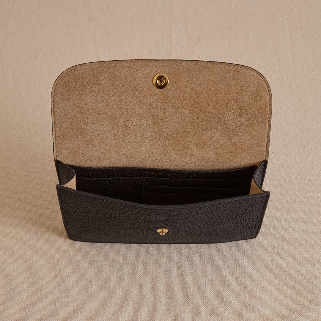 Skip 18 in Tumbled Grain Black