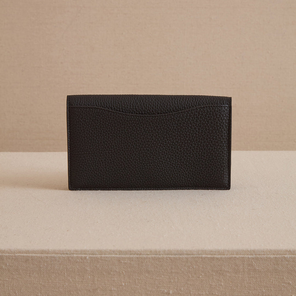 Skip 18 in Tumbled Grain Black