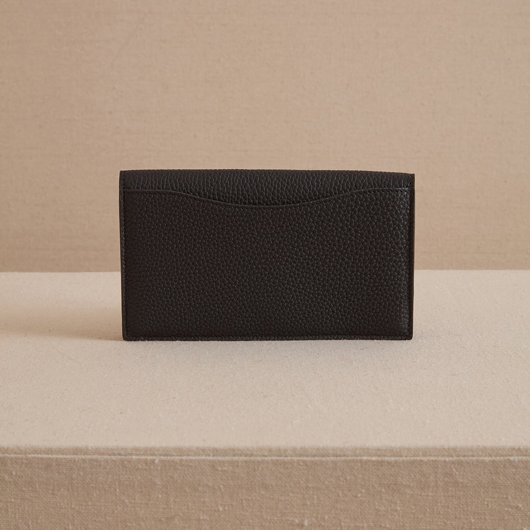 Skip 18 in Tumbled Grain Black