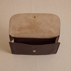 Skip 18 in Tumbled Grain Chocolate