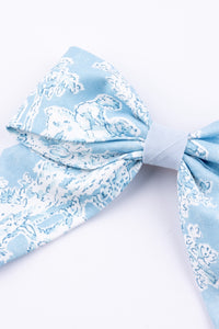 Farmhouse Toile Bow in Blue