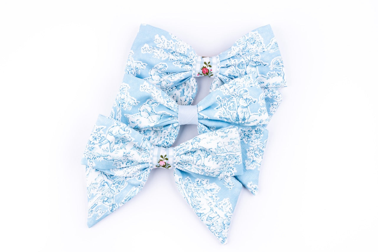 Farmhouse Toile Bow in Blue