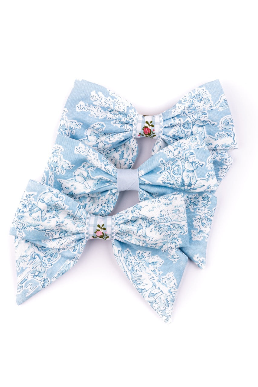 Farmhouse Toile Bow in Blue
