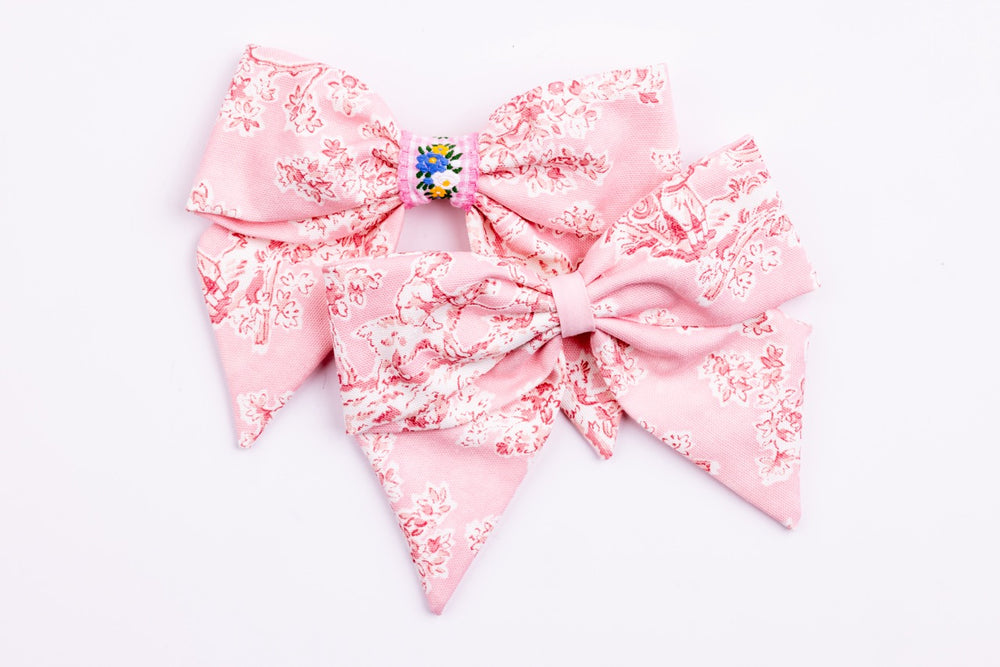 Farmhouse Toile Bow in Pink