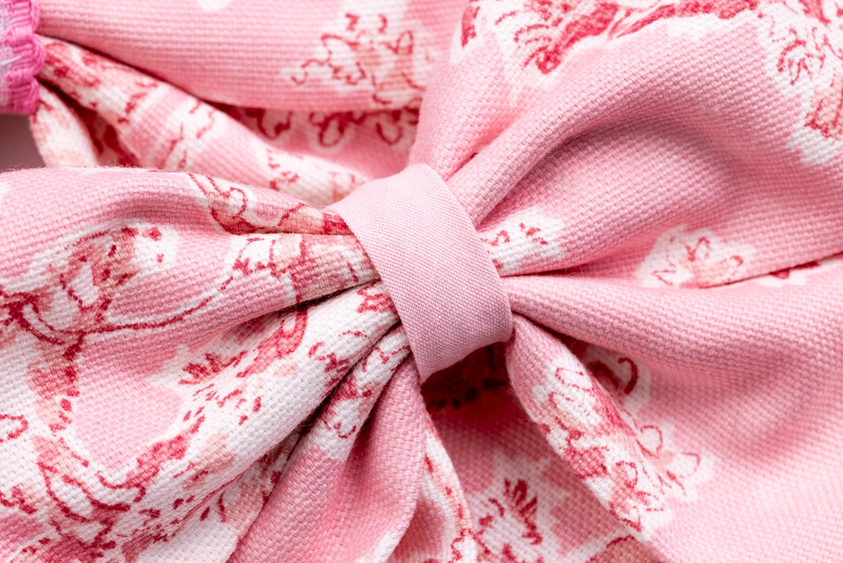 Farmhouse Toile Bow in Pink