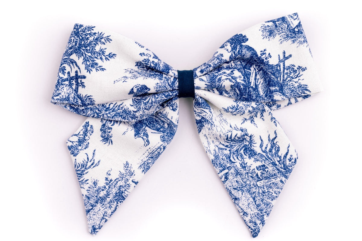 Farmhouse Toile Bow in Navy