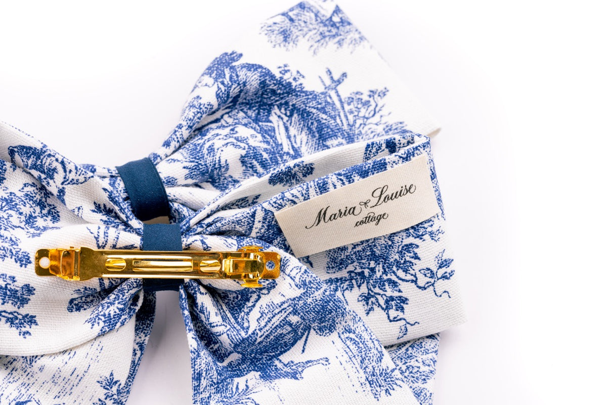 Farmhouse Toile Bow in Navy