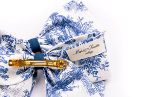 Farmhouse Toile Bow in Navy