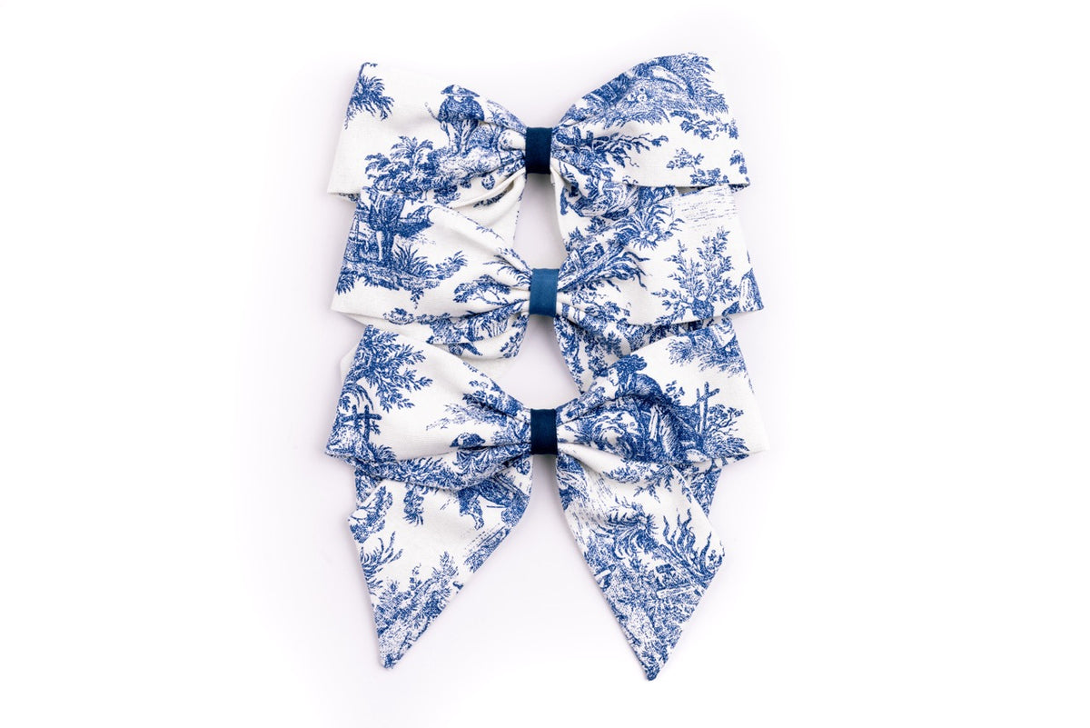 Farmhouse Toile Bow in Navy