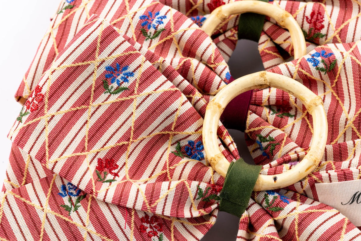 Bistro Charm Napkin Rings in Red, Set of 4