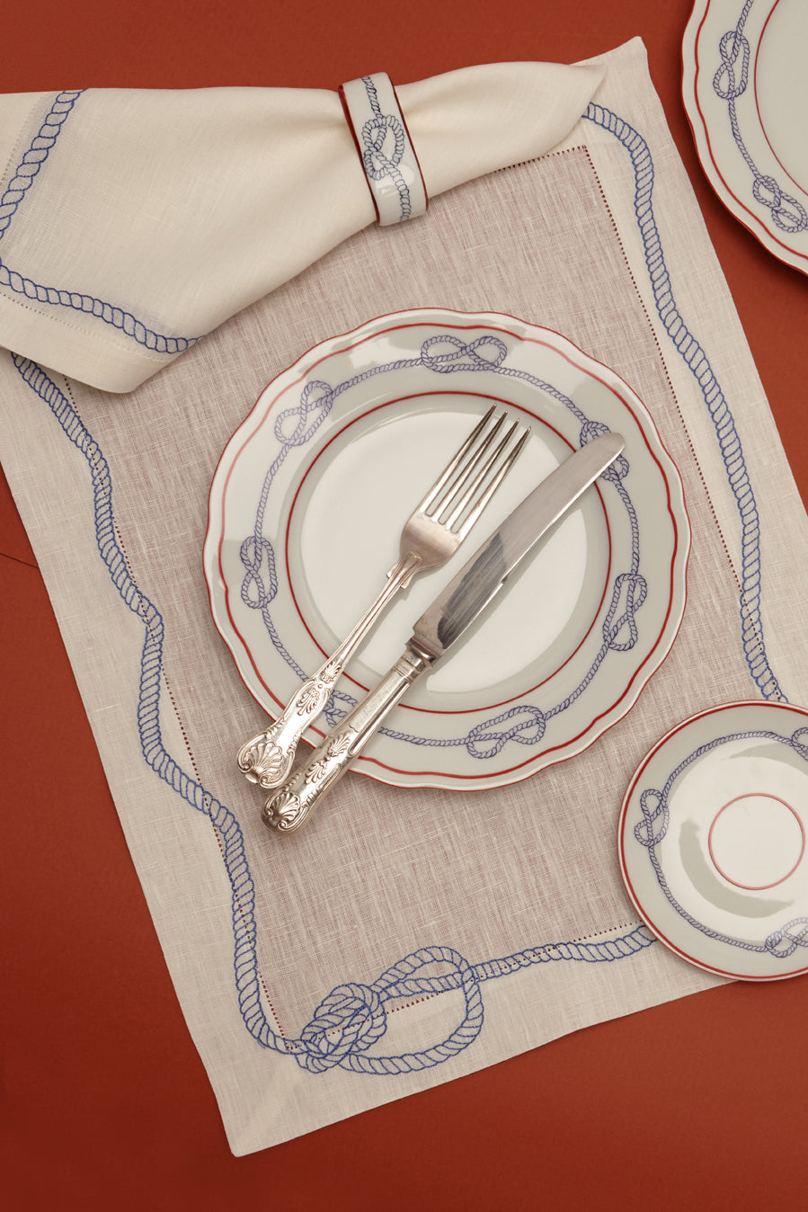 Bowline Linen Placemat in White with Navy