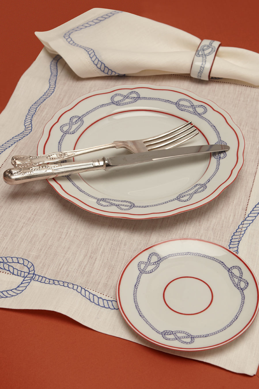Bowline Linen Napkin in White with Navy