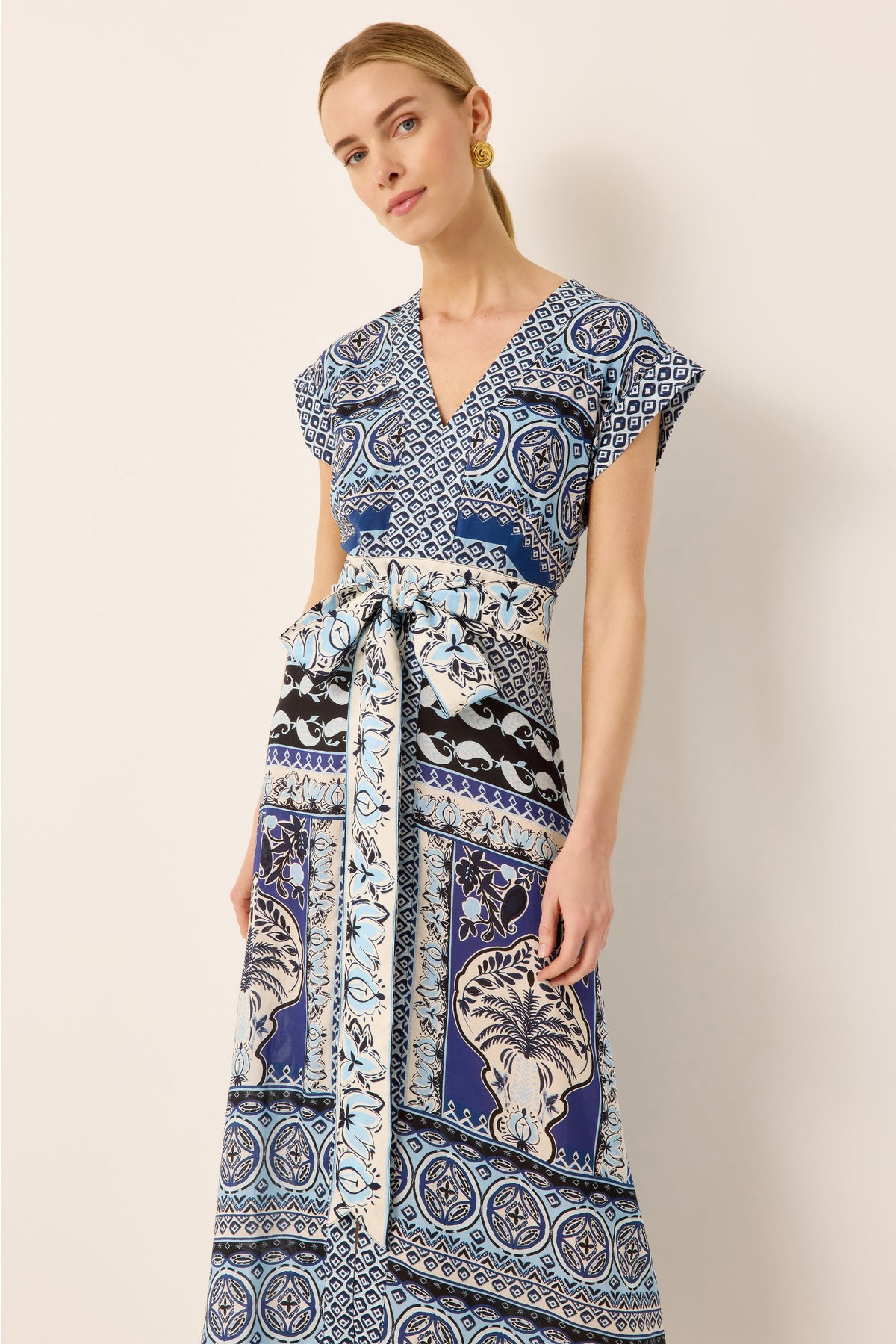 Short sleeve blue and white tropical printed midi dress