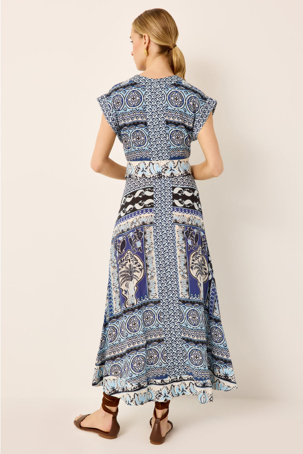 V-neck blue and white tropical printed midi dress