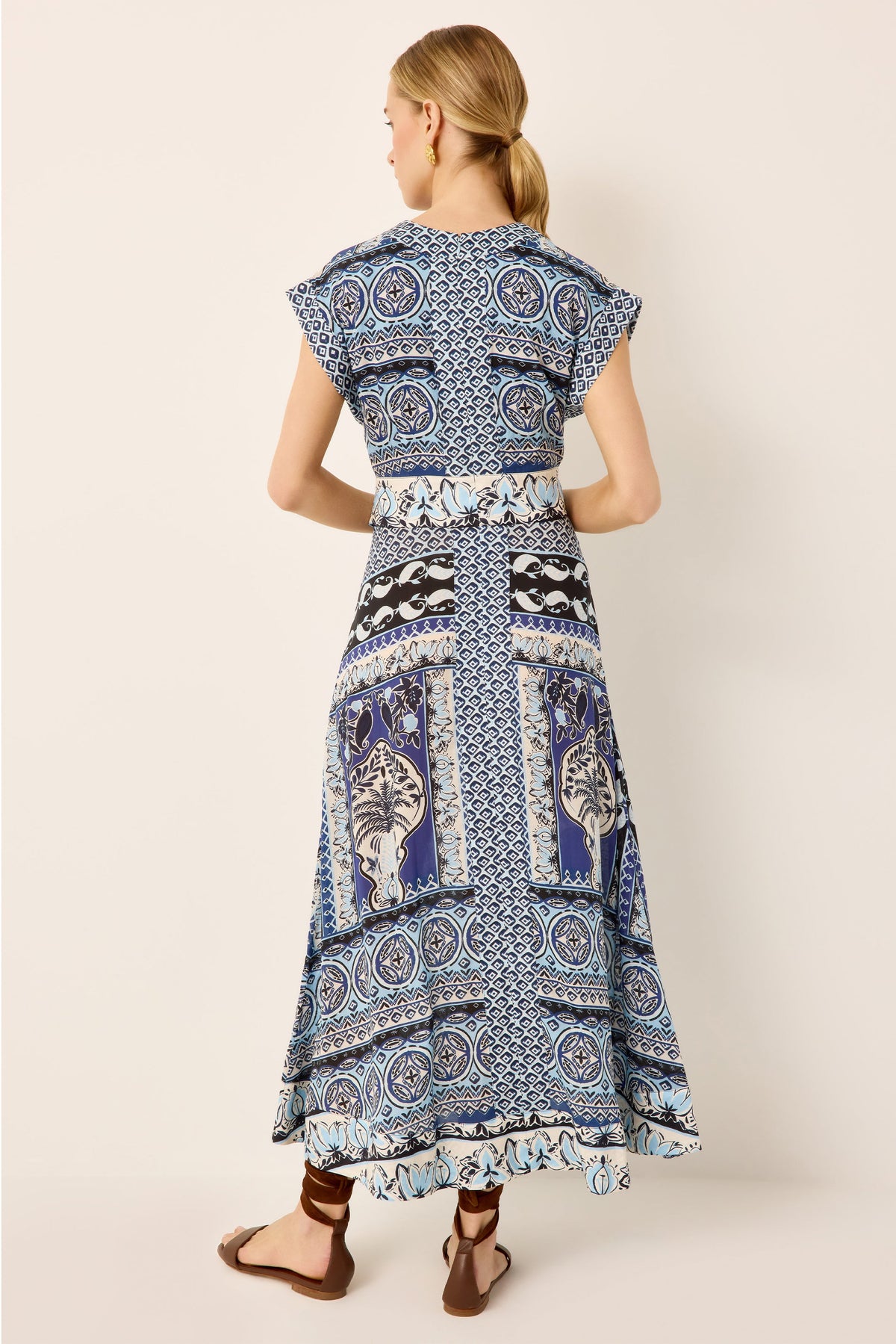 V-neck blue and white tropical printed midi dress