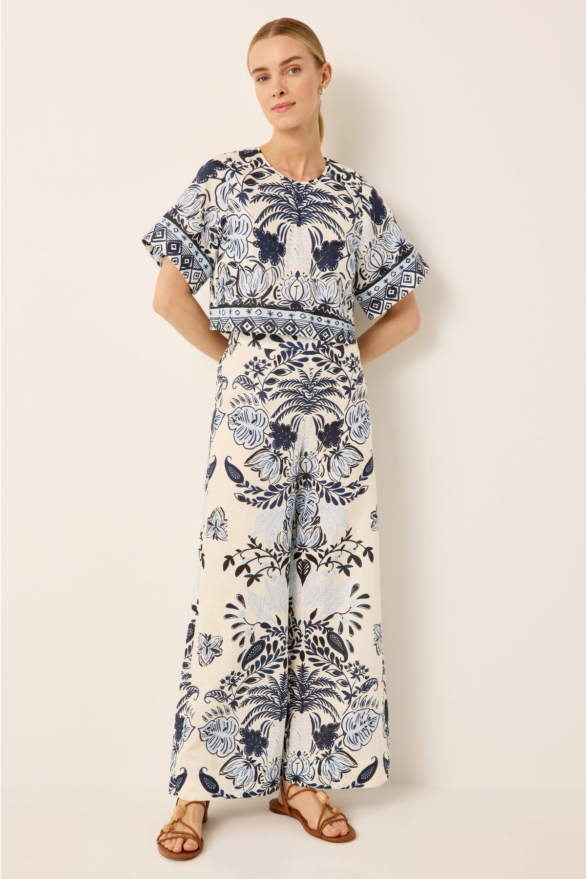 Mid rise blue and white floral printed pant