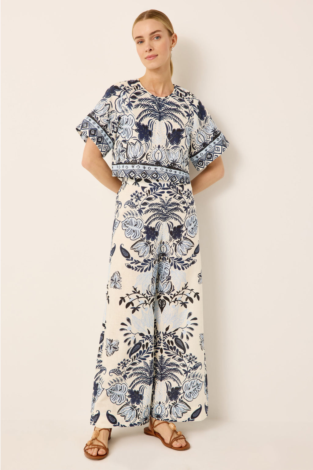 Mid rise blue and white floral printed pant