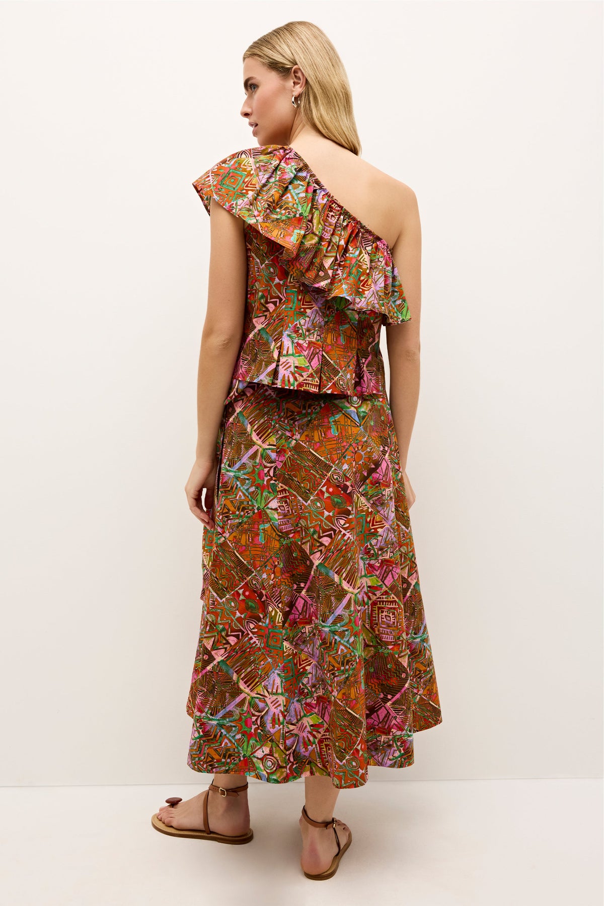 Colorful wrap skirt in abstract geometric print with a flared silhouette 