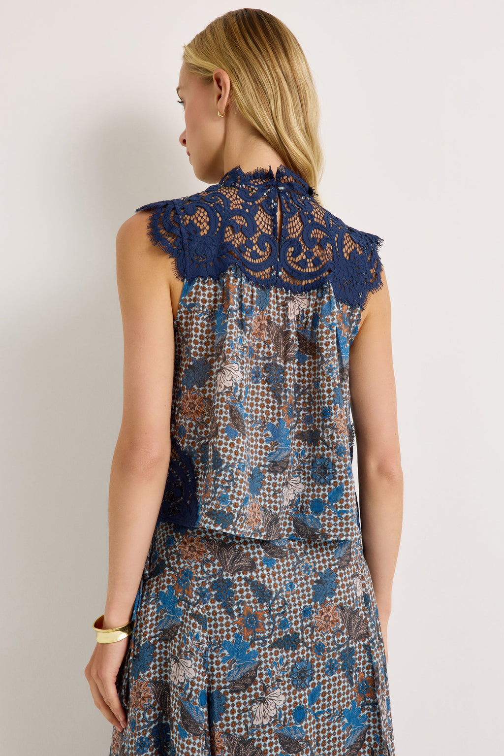 Naiomi Top in Aegean