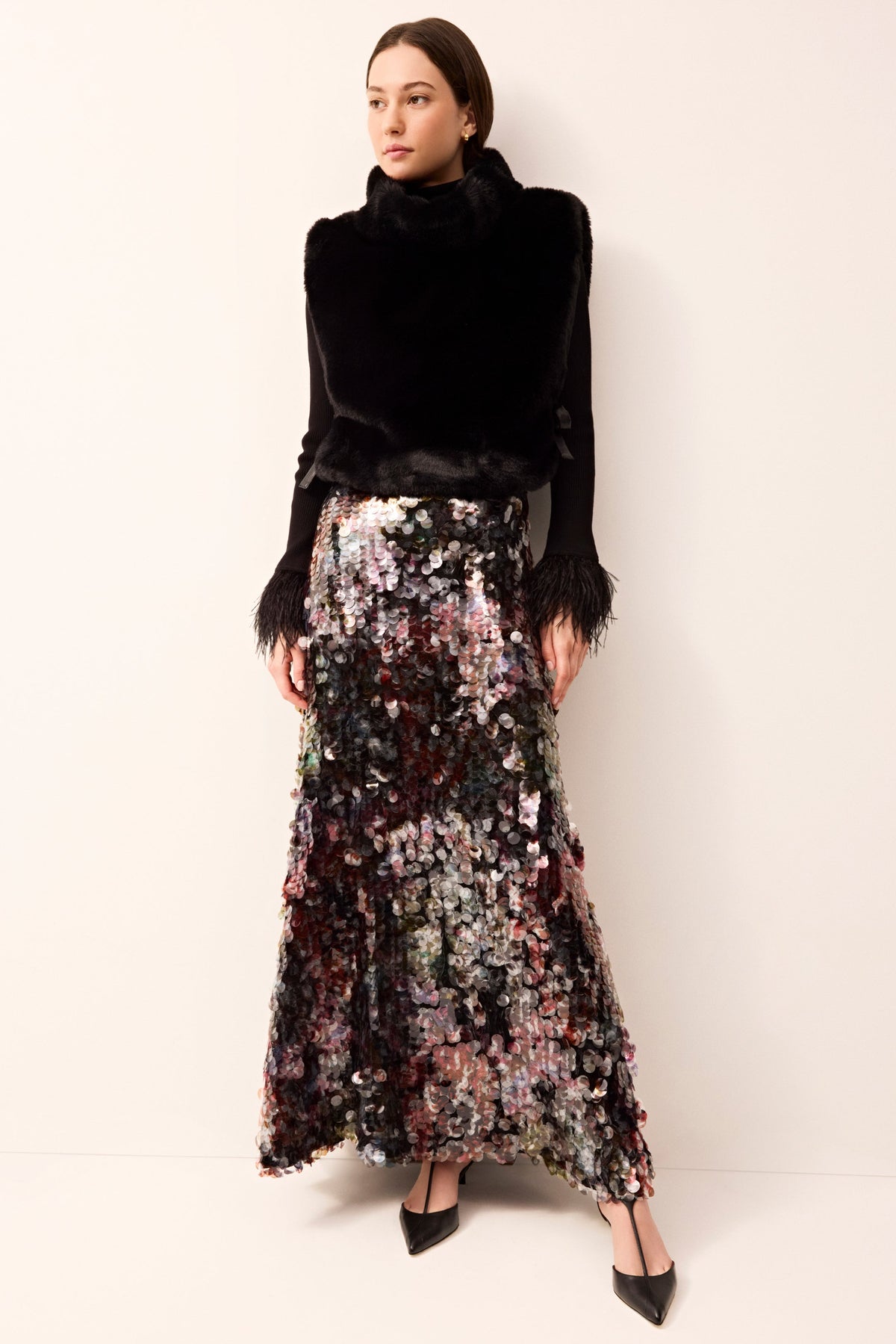 Maxi skirt with disc sequins reflecting a black and red tint