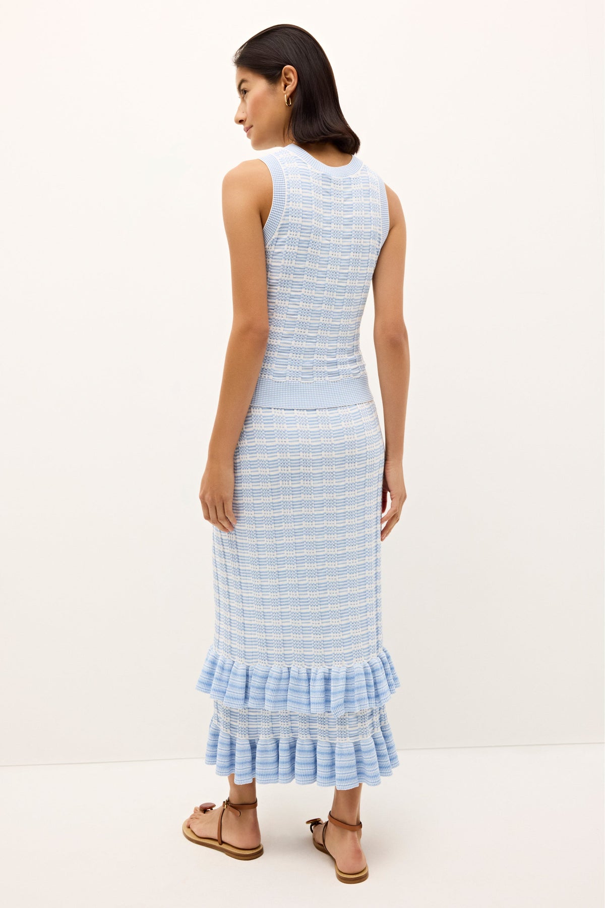 Textured sleeveless pullover with classic rounded neck