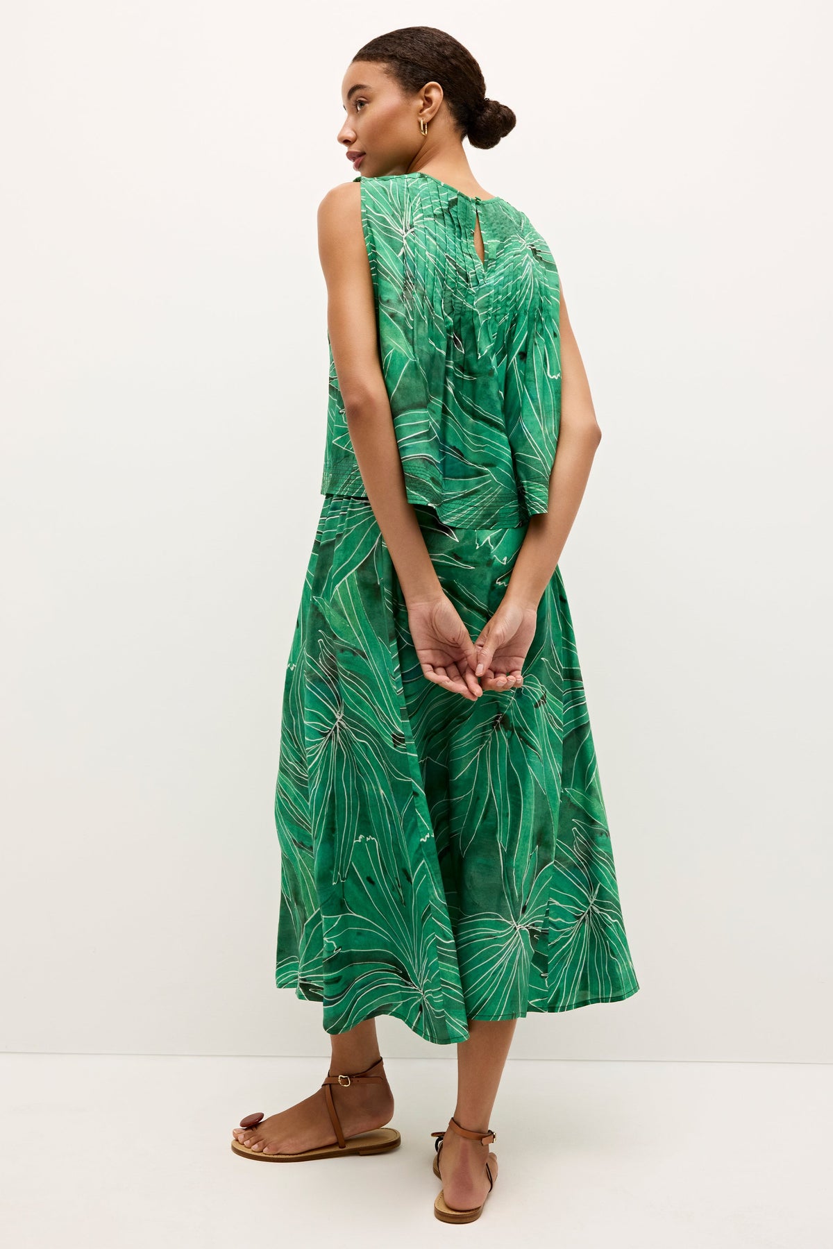 Tropical inspired green skirt in lightweight fabric with bold leaf motifs