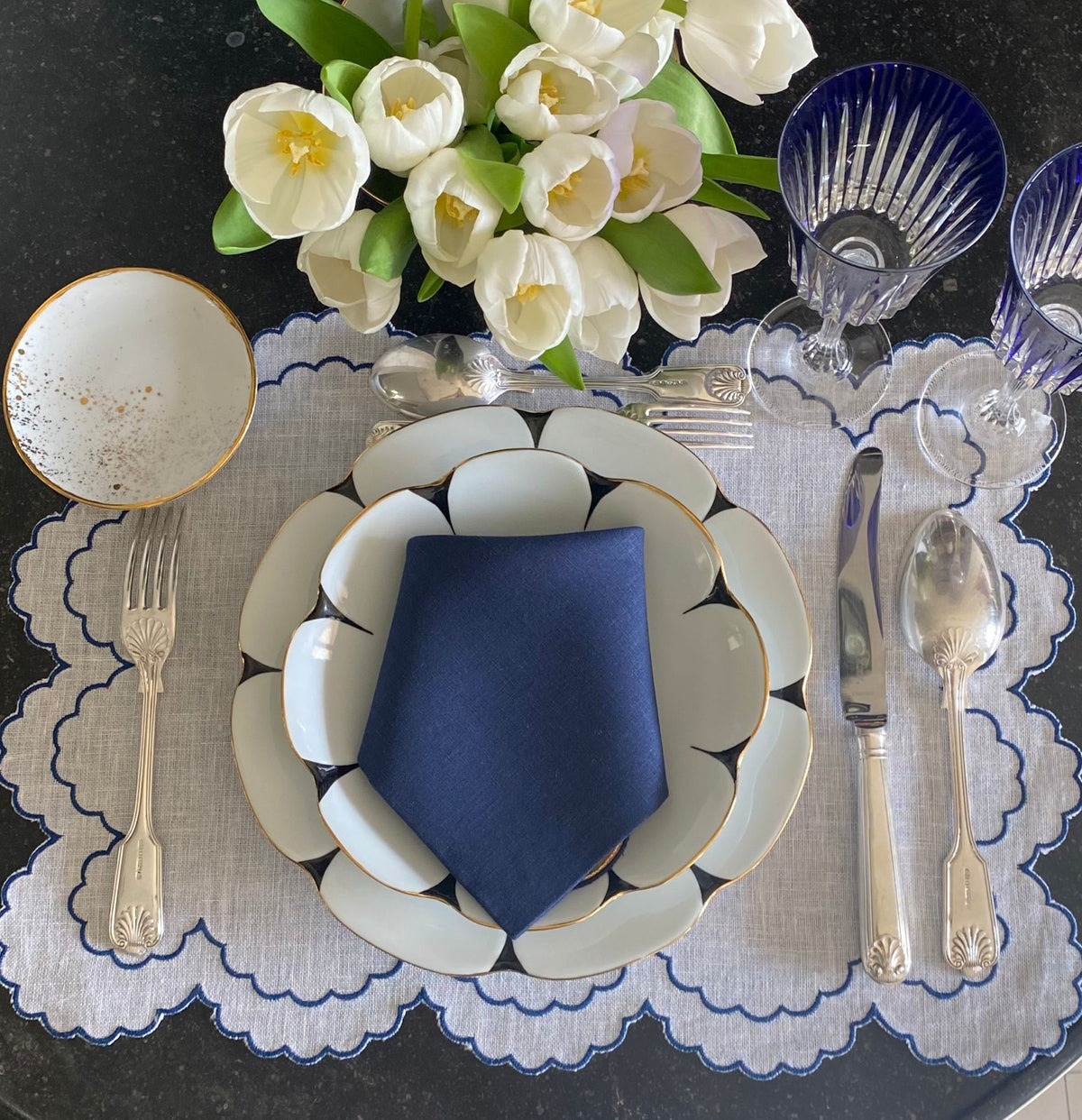 Bilbao Linen Placemat in White with Navy